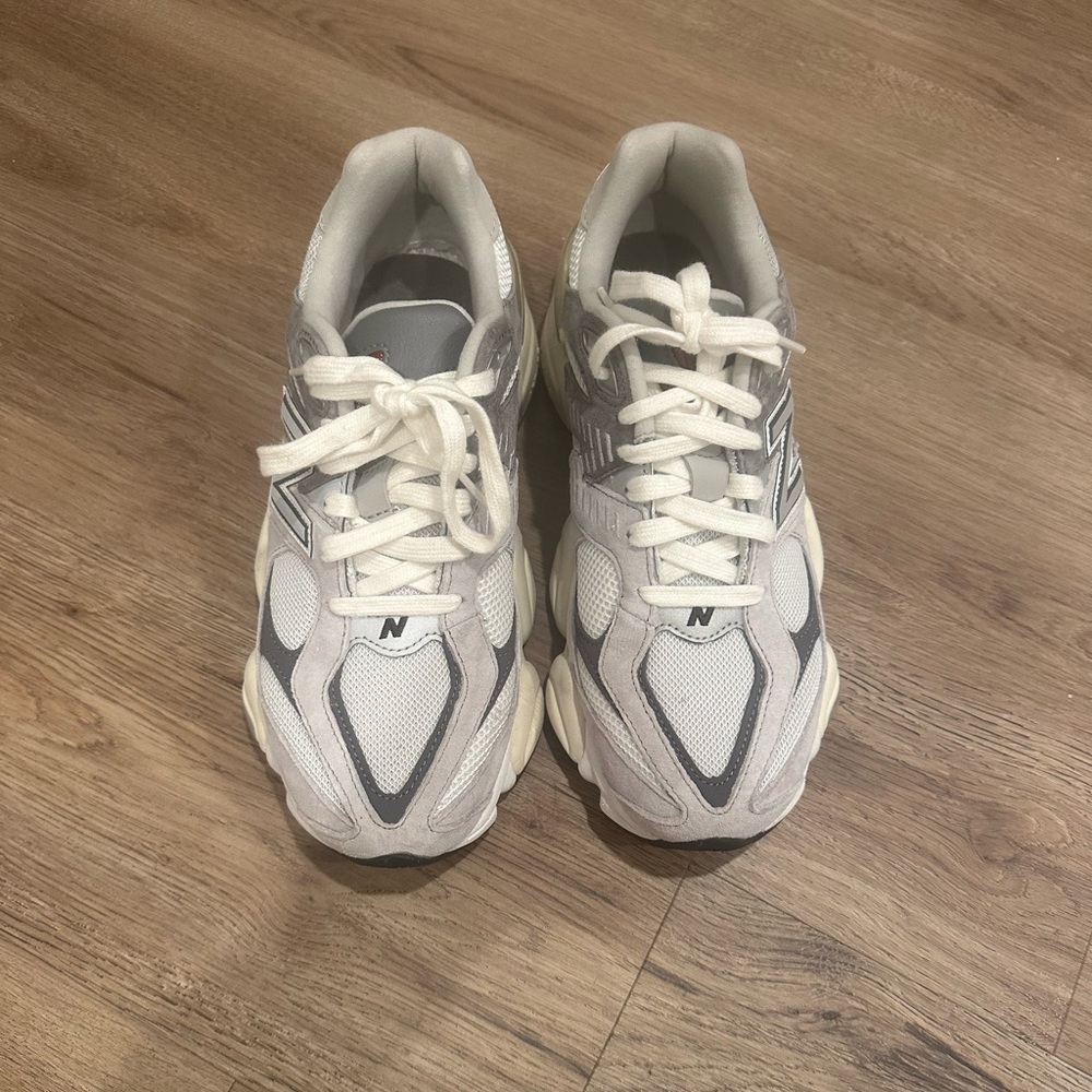 New Balance 9060 Shoes - Picture 1 of 4